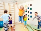 Trastorno de déficit de atención con hiperactividad - Psicólogos Gran Vía Artículos psicólogos gran vía bilbao_ trastorno de deficit con hiperactividad_ Niños saltando