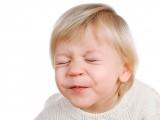 Síndrome de Tourette - Psicólogos Gran Vía Artículos SINDROME DE TOURETTE Niño con gesto en la cara